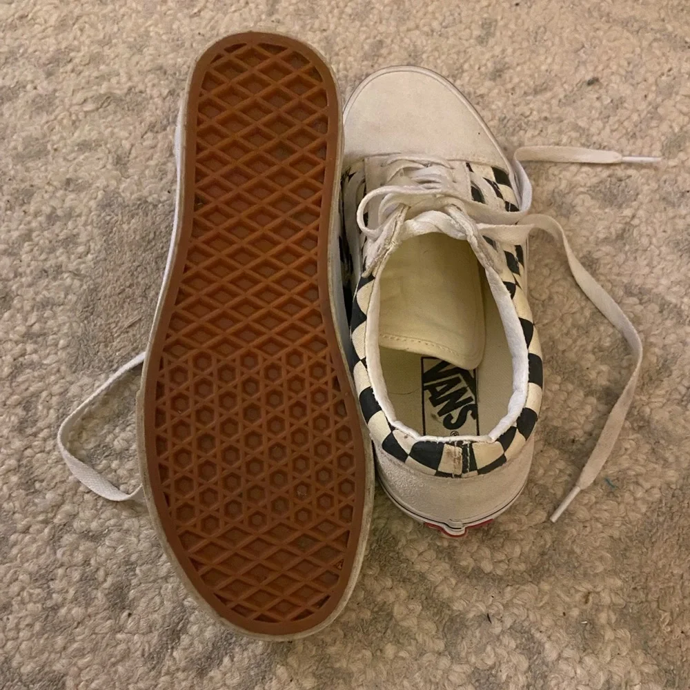 Vans - Picture 2 of 4